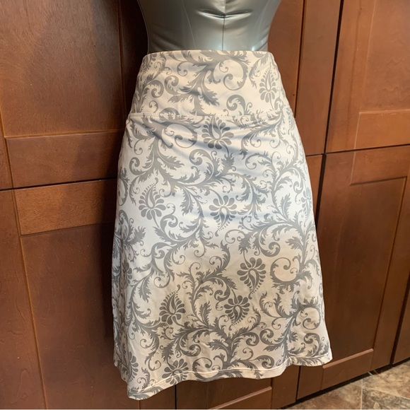 SALE!! Damask print skort stretchy athleisure belly control panel - Picture 11 of 11